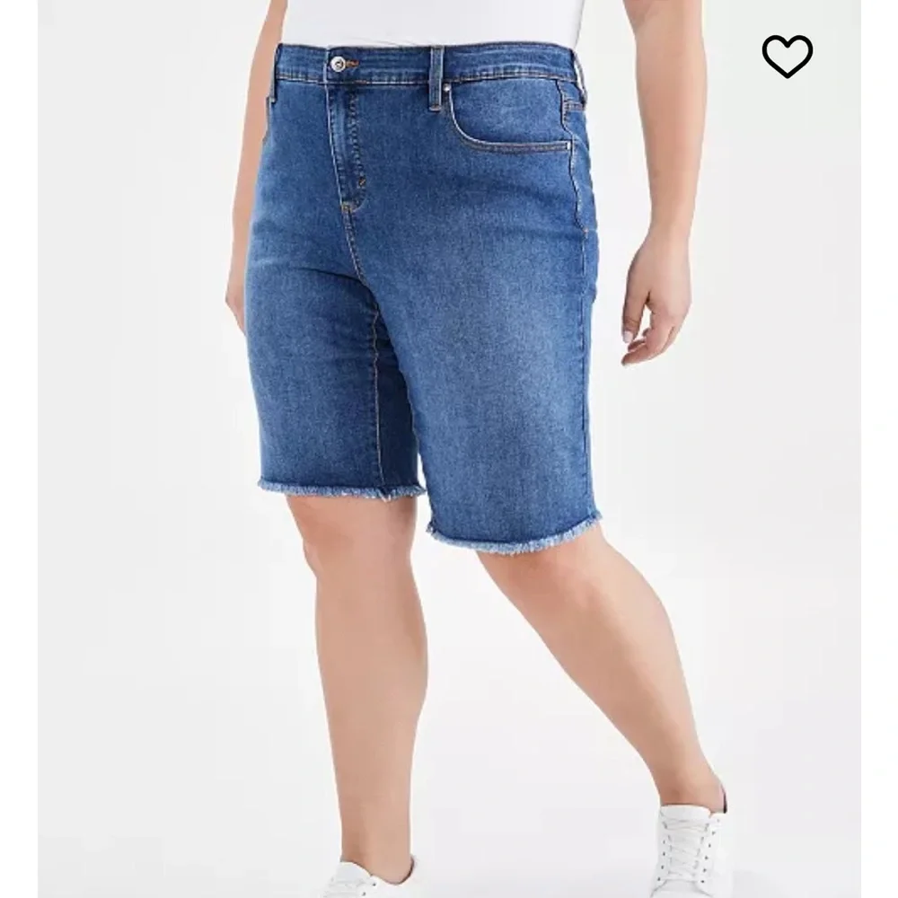 NWT Women’s Plus Size Denim Bermuda Shorts - Picture 1 of 5